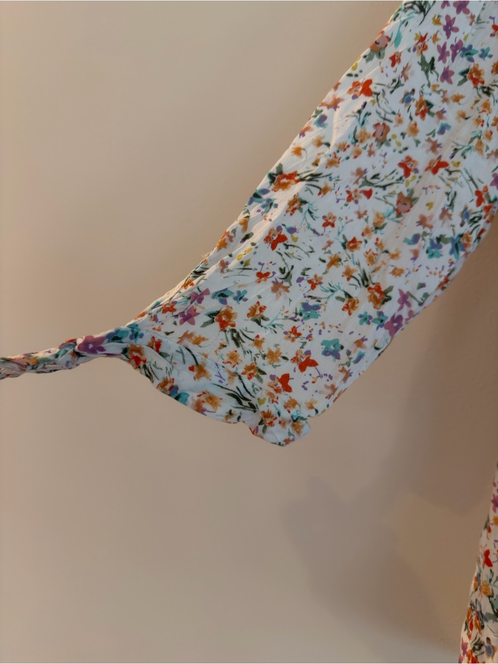 Cynthia Rowley White Floral V-Neck Peasant Blouse - Picture 5 of 5